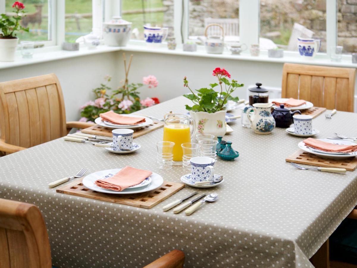 Higher Tresmorn Farm Bed and Breakfast Crackington Haven Εξωτερικό φωτογραφία
